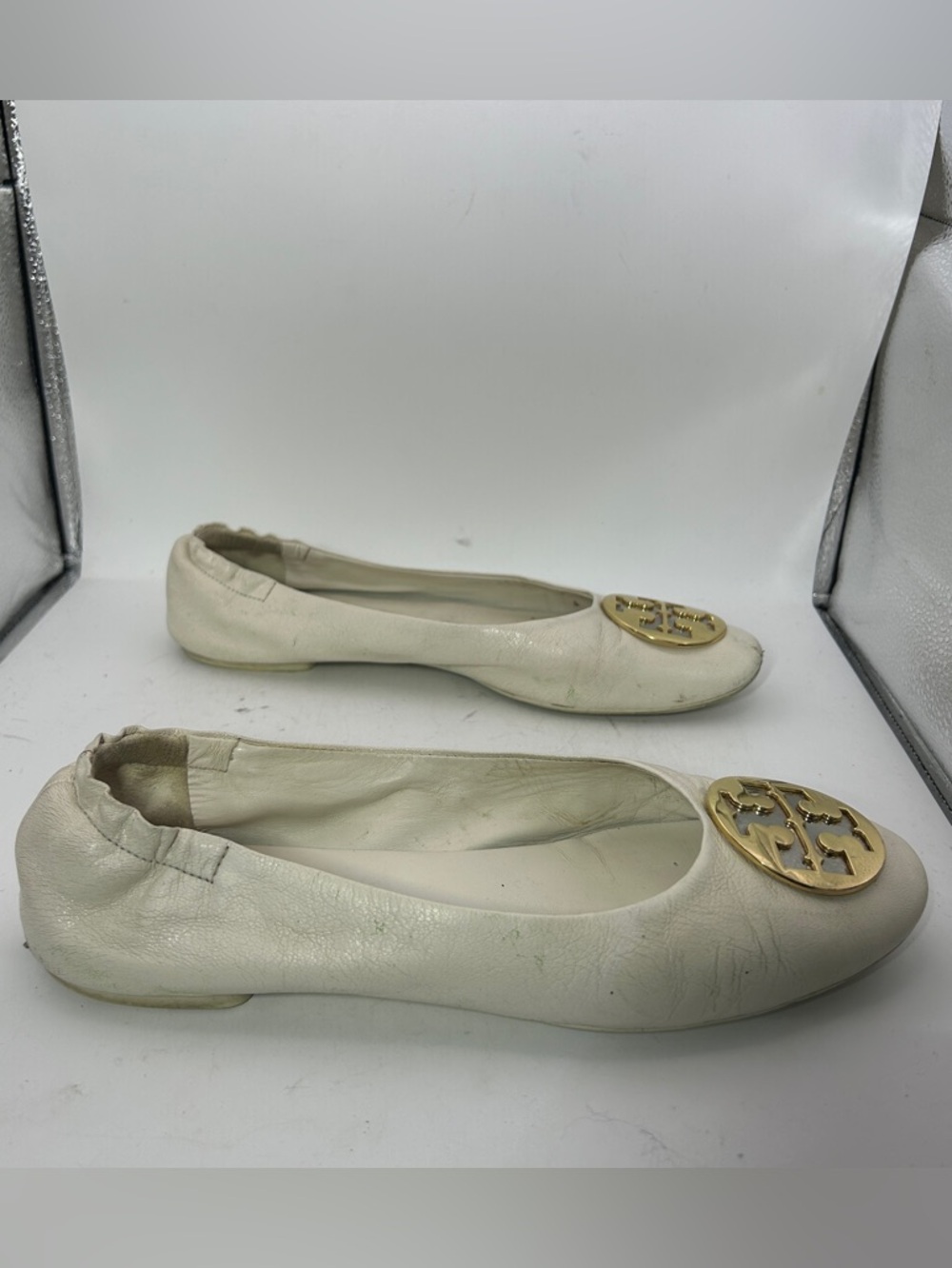 Tory Burch Reva Ballet Flats off white Leather Logo womans 8 gold silver shoes - Picture 2 of 11